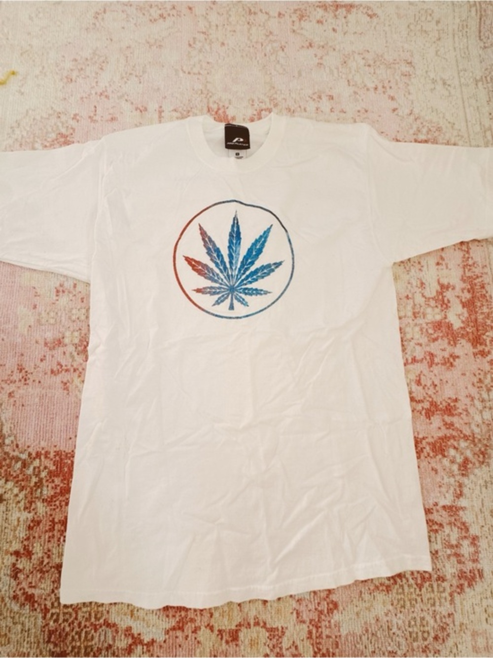 Men’s Vintage White Graphic T-Shirt with Red & Blue Leaf Circle